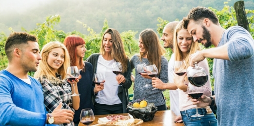 Paczka znajomych, paczka wina – więcej niż tylko butelki